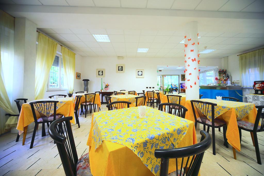 Hotel Majorca Cesenatico Extérieur photo